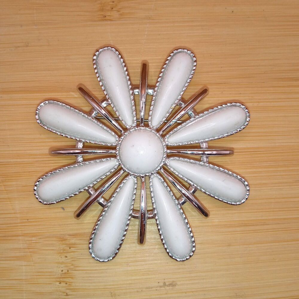 Vintage Sarah Coventry White Enameled Christmas Snowflake Flower Brooch